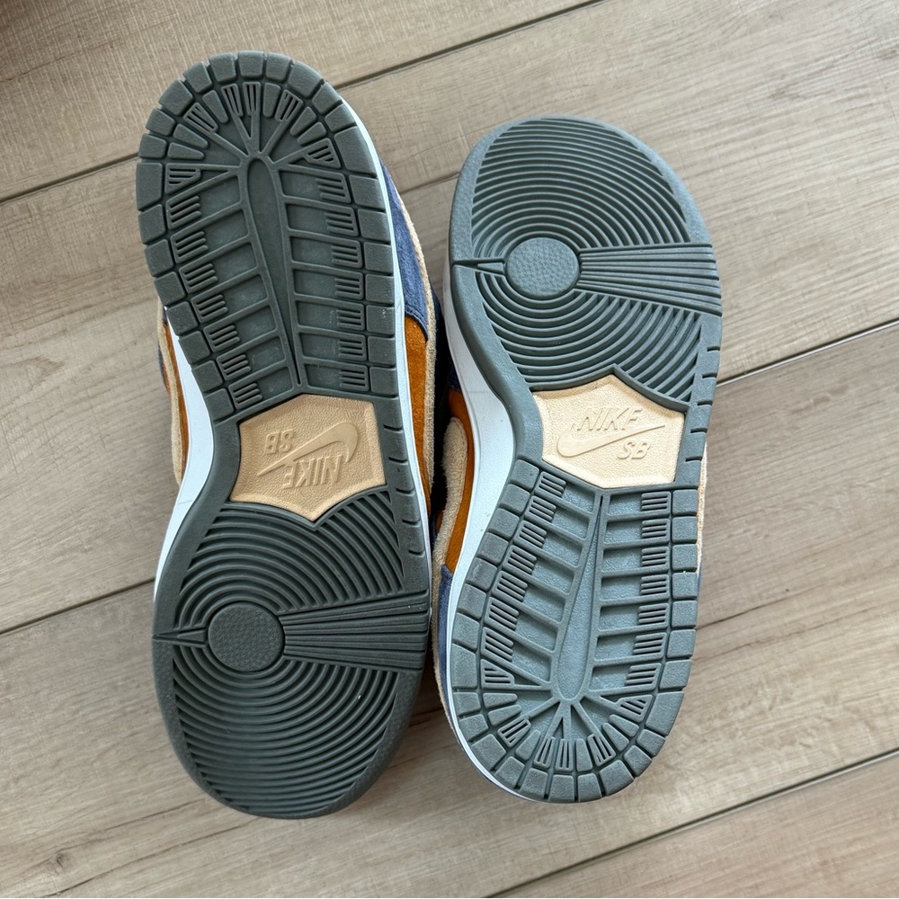Nike Men's Low-Top Sneakers in Navy, Orange, and Cream - Picture 5 of 9